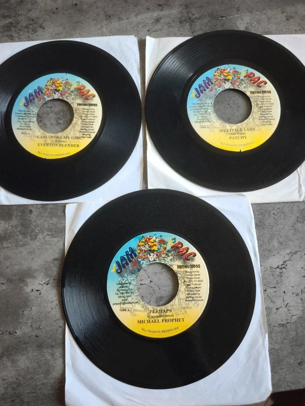 Serie3 vinyles 45 t "riddim perhaps"🔥