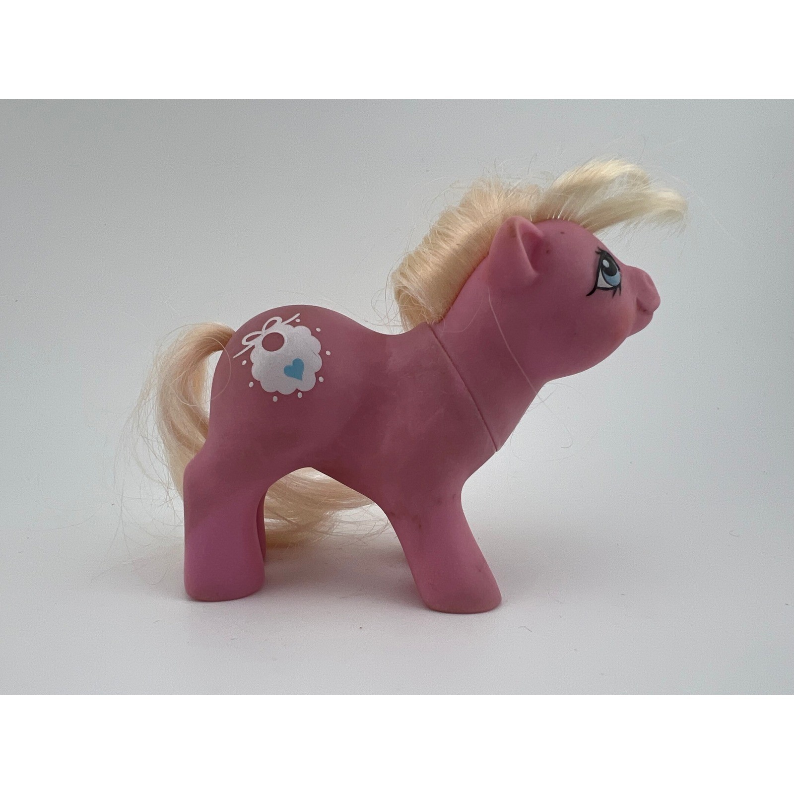 Hasbro My Little Pony G1 Baby Tiddley Winks Pink Bib Blue Heart Hong Kong