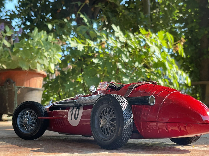 Modellino Maserati 250 F scala 1:18