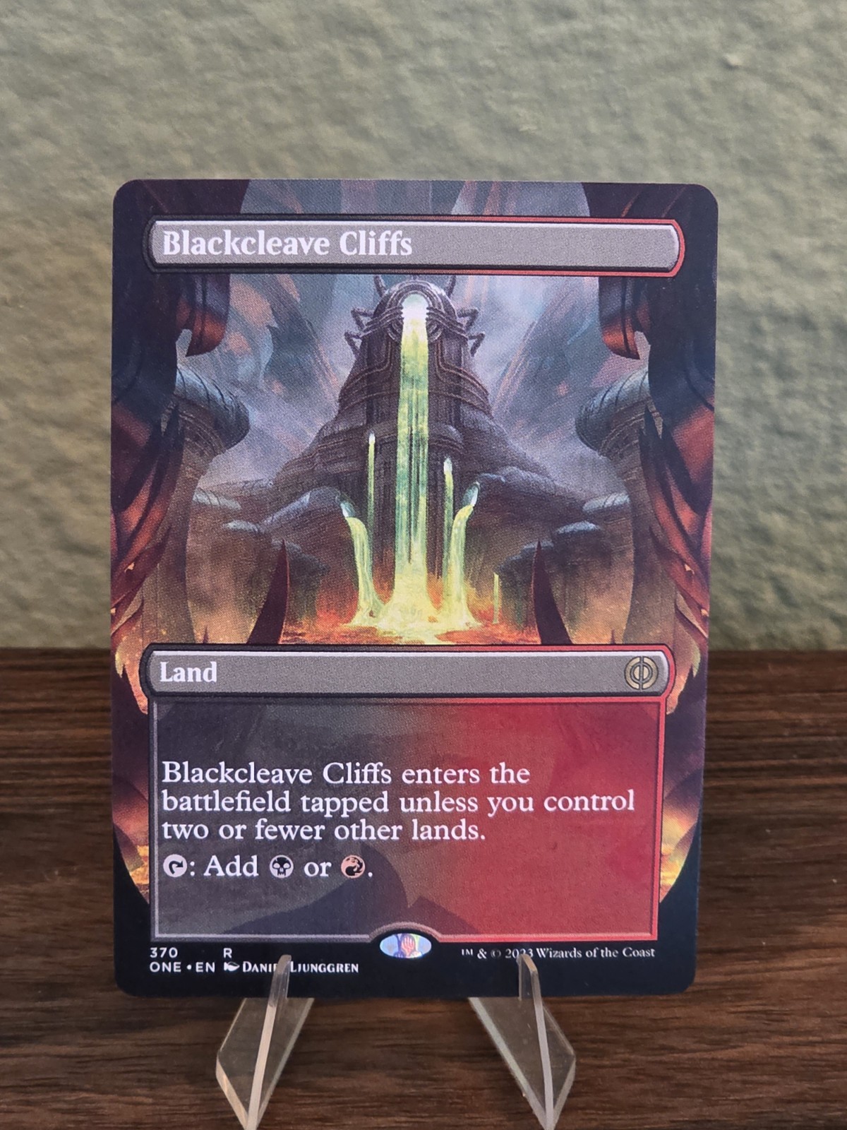 MTG Blackcleave Cliffs Phyrexia: tutto sarà uno regolare senza bordi