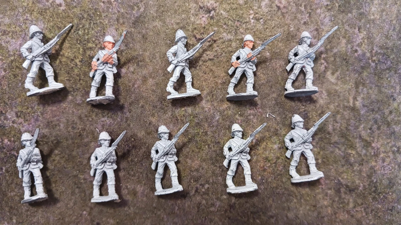 52-8002: 10x British Infantry, Advancing