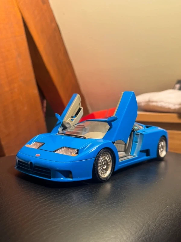 1/18 Bugatti EB110 burago