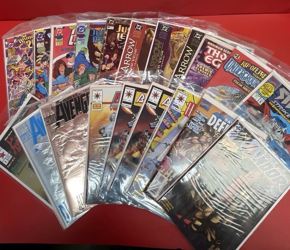 Lotto 20 fumetti misti DC Marvel Valiant Image Justice League X-O Manowar. (29)