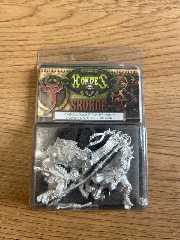Hordes Skorne Praetorian Karax Officer & Standard PIP 74096 A3