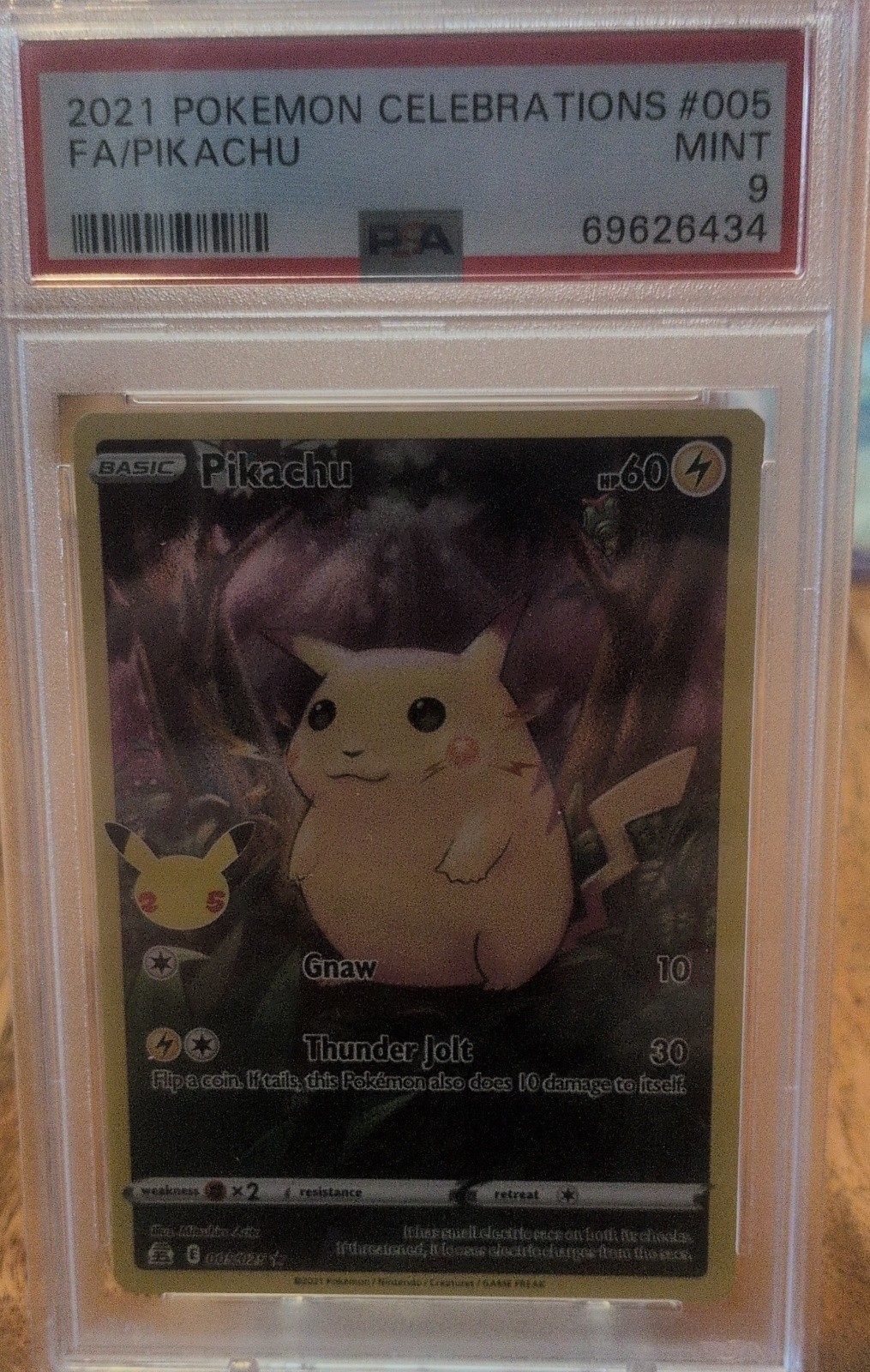 Pikachu 005/025 Celebrazioni Full Art Holo