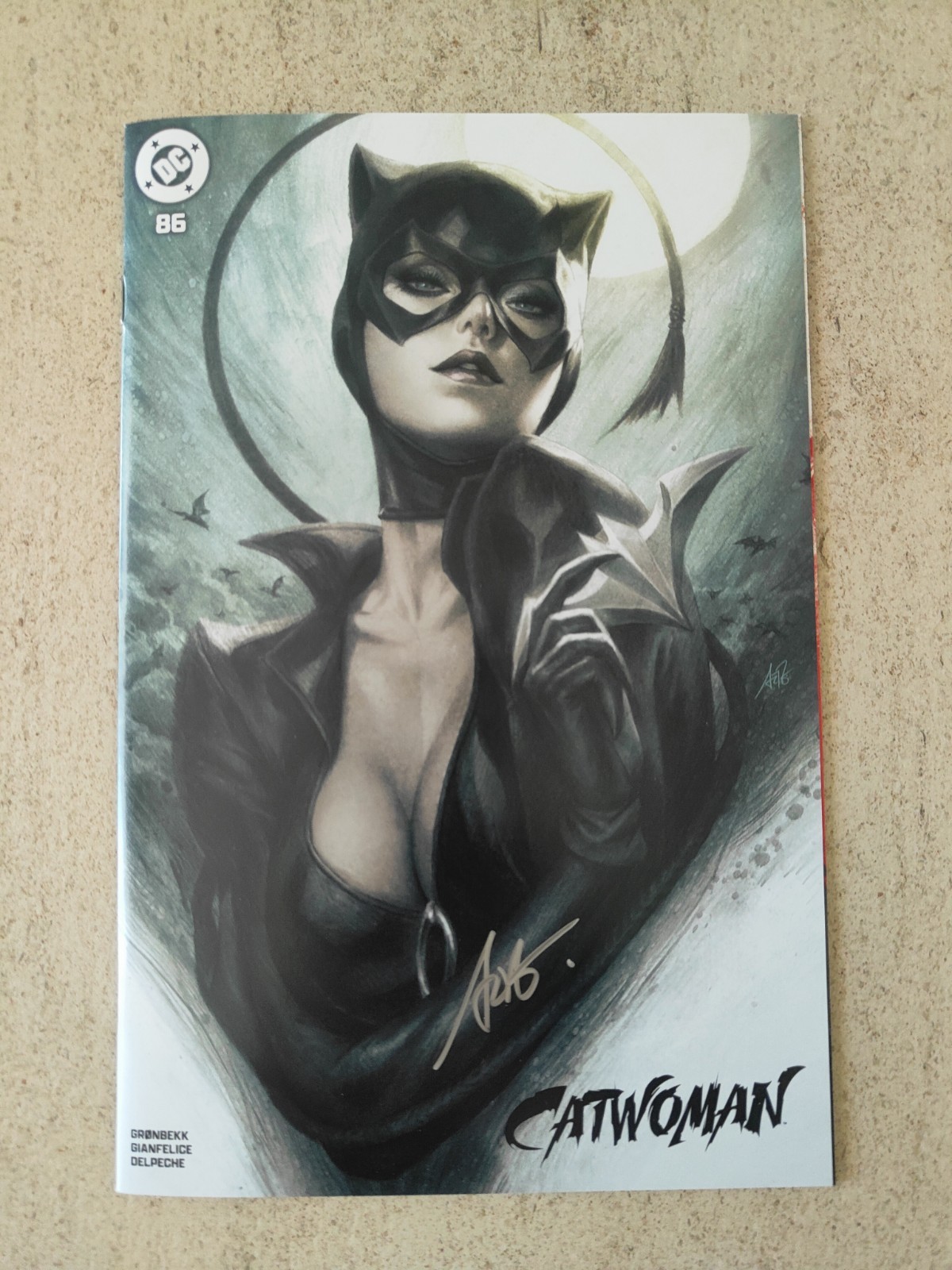 Stanley Artgerm Lau, CATWOMAN 86 , variant cover 100 pz  signed