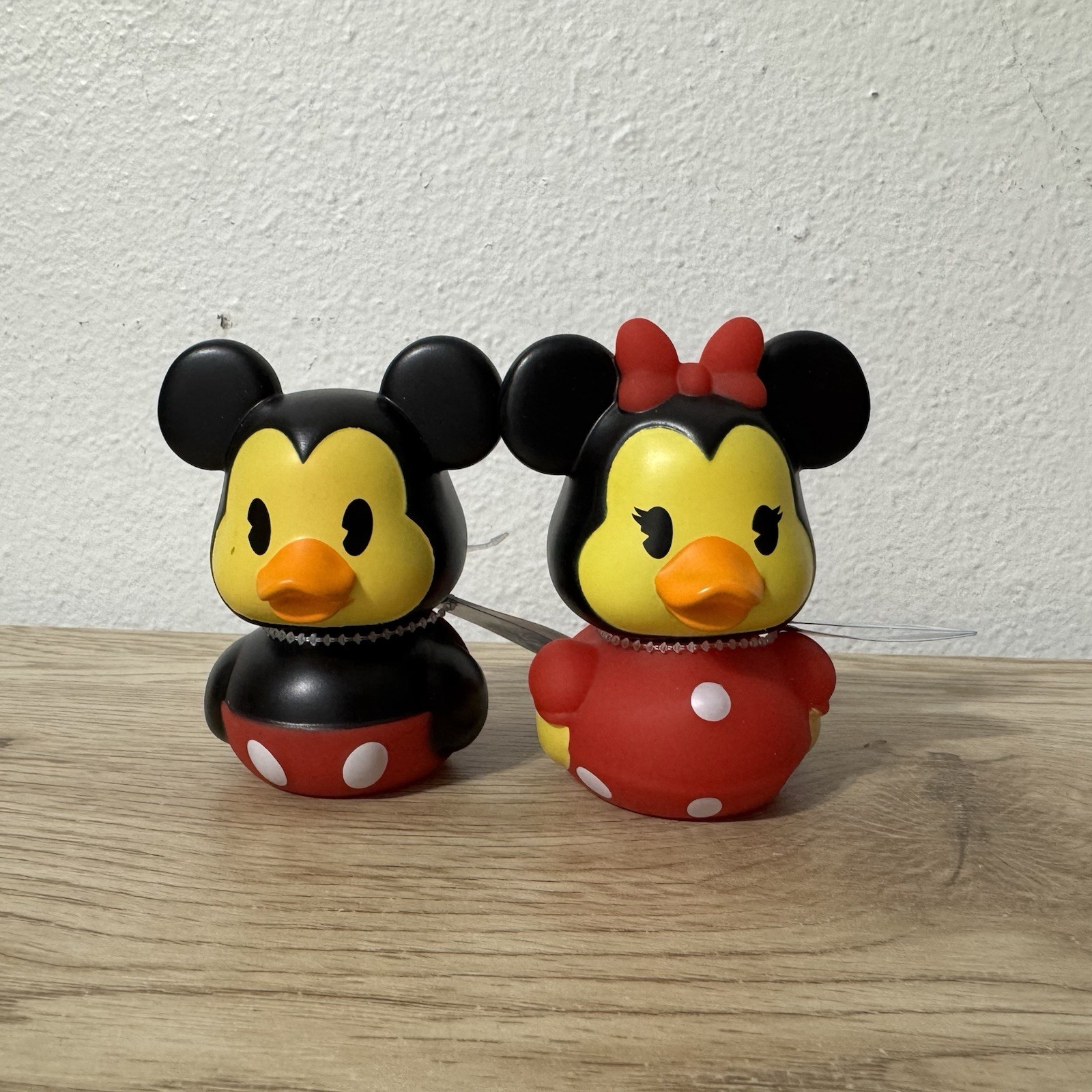 Disney Just Play Duckalooz Topolino Minnie Gomma Ducky 2024 Collezione Jeep