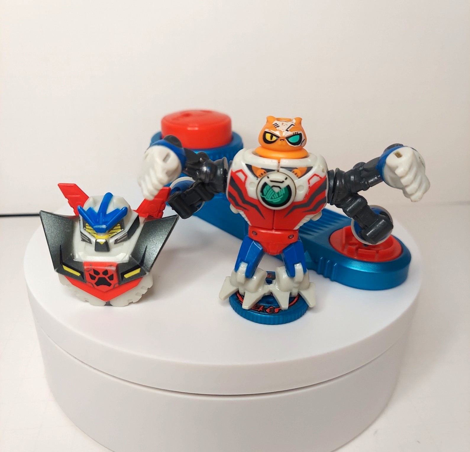 Leggende di Akedo Serie 2 2021 SCRATCH ATRON Battle Giants leggendario e controller