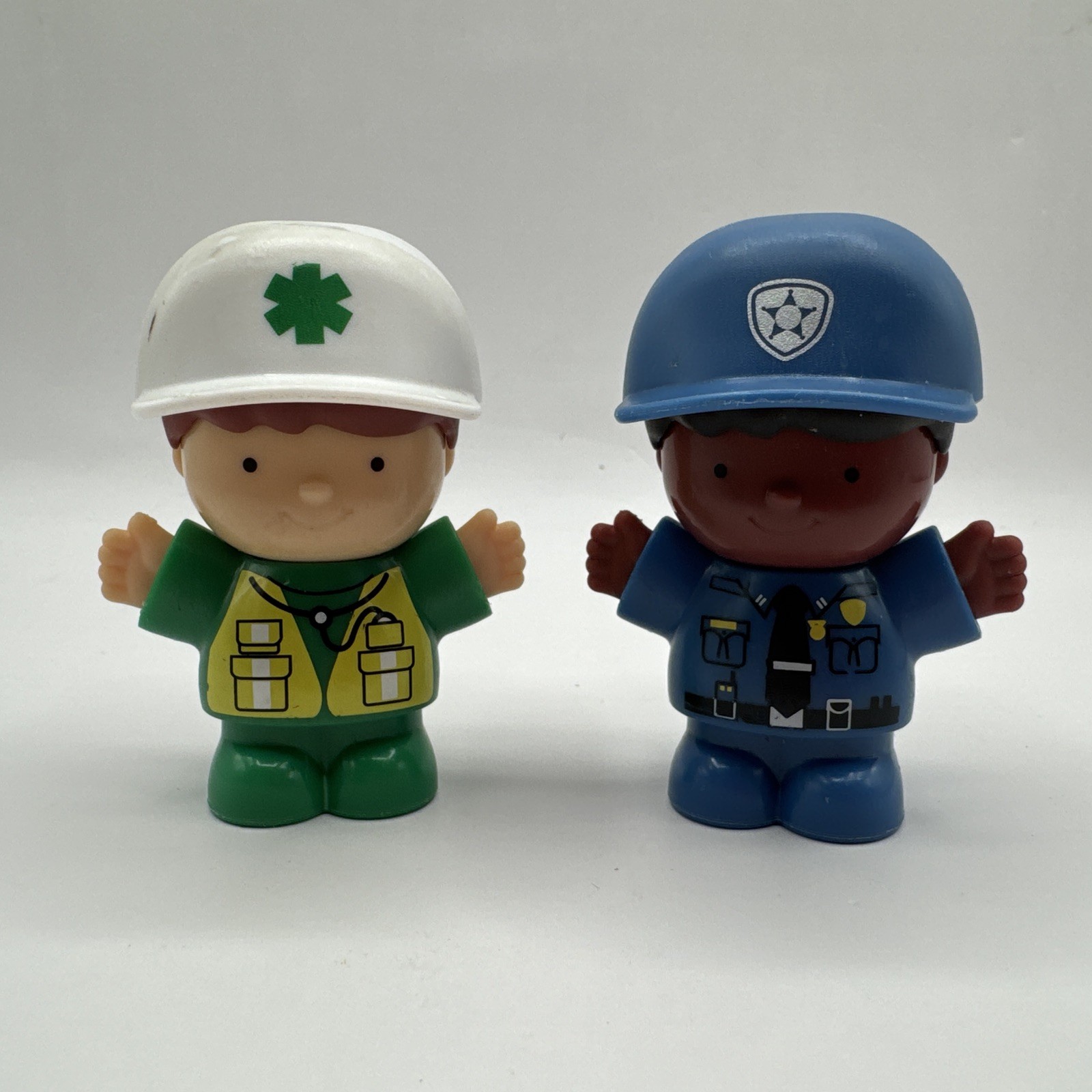 Playgo Mini 2 Personaggi Emergenza Poliziotto e Cappello Medico Alto 3"