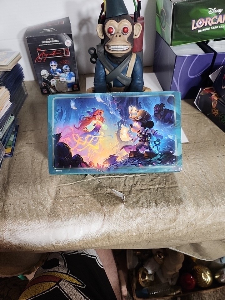 Ariel Mickey Promo Card Storage Box Sussurri nel Pozzo Lega Lorcana