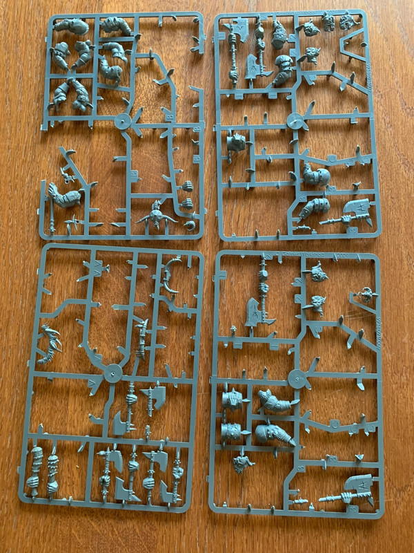 Warhammer old world rabiot minotaures chaos beastmen.